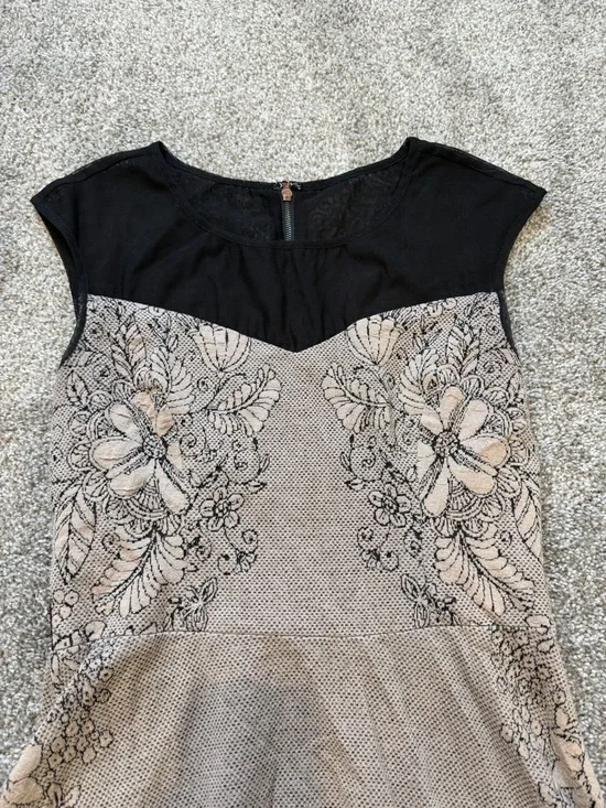 Betsey Johnson Black & Beige Floral Lace Midi Dress - Picture 3 of 7